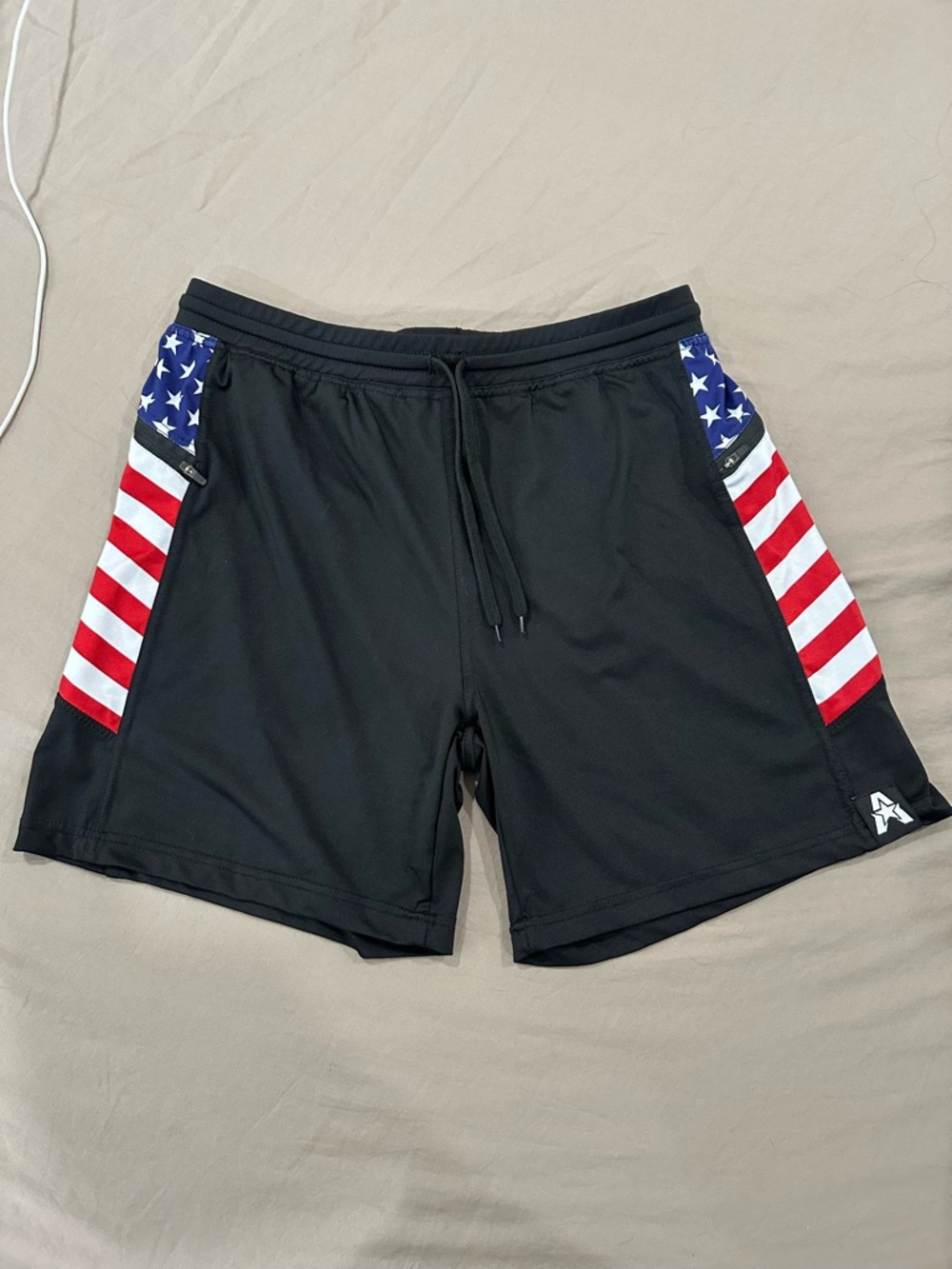 🇺🇸 Men's 7-Inch Black Athletic Shorts with American Flag Side Panels